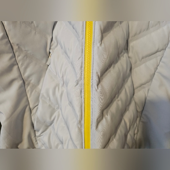 Nike womens Aeroloft jacket in size Medium. LIKE NEW! - Picture 2 of 9